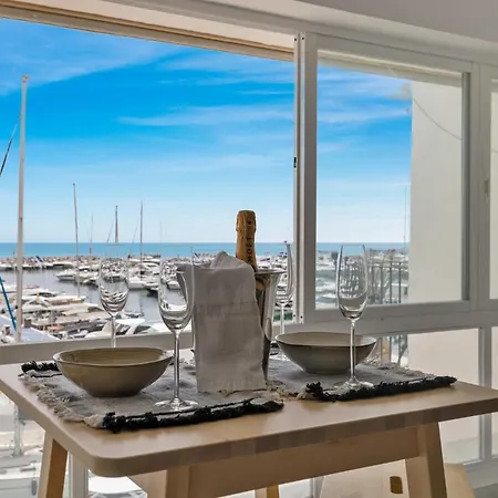 Luxurious Frontline Penthouse In Puerto Banus Appartement Marbella Buitenkant foto