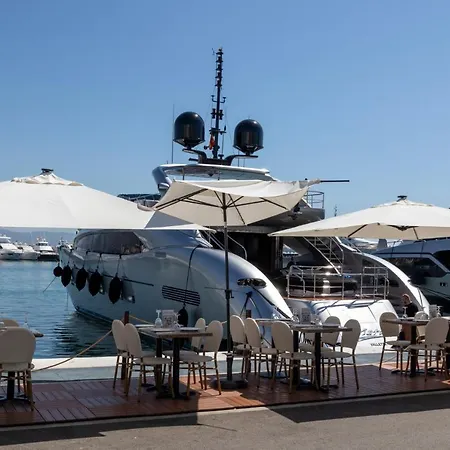 Luxurious Frontline Penthouse In Puerto Banus Appartement Marbella Buitenkant foto