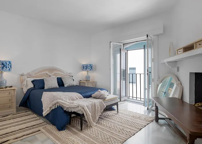 Luxurious Frontline Penthouse In Puerto Banus