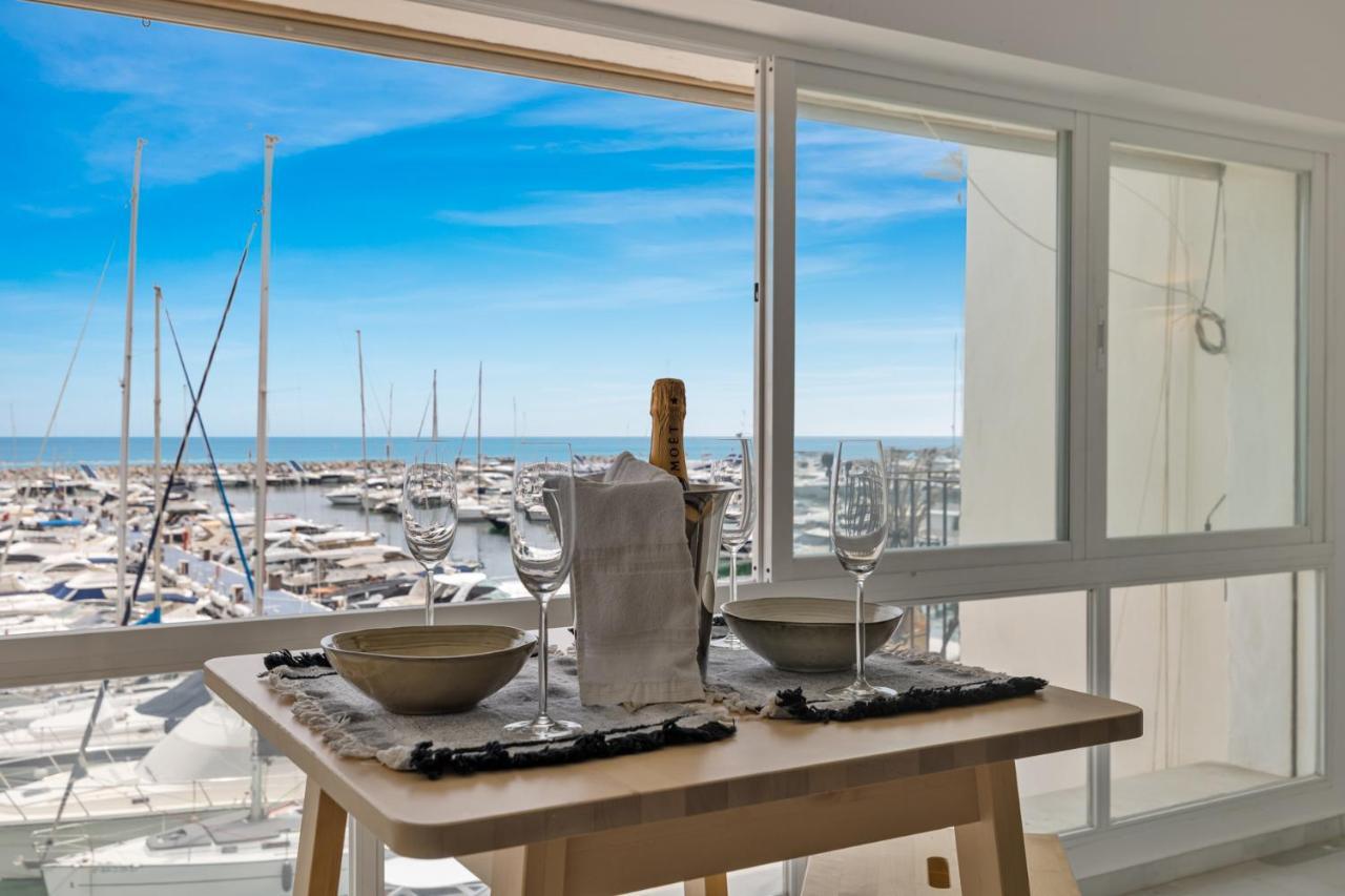 Apartament Luxurious Frontline Penthouse In Puerto Banus *